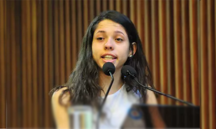Quem é a adolescente de 16 anos cujo discurso viralizou na internet? Por Jorge Boran